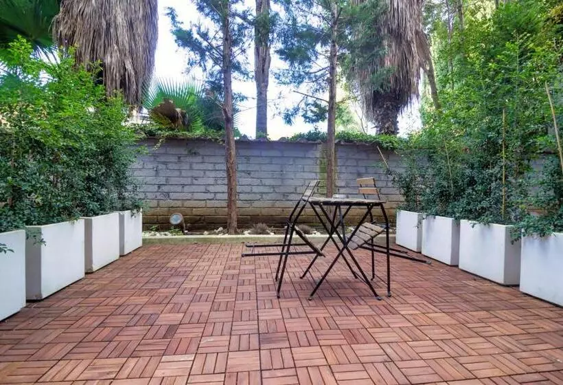 בית מלון כפרי Black