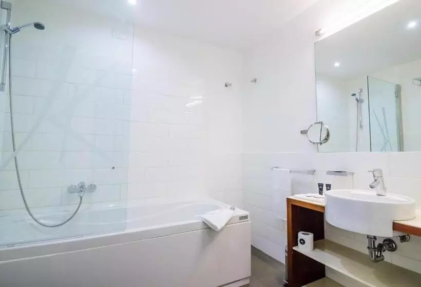 בית מלון כפרי Black