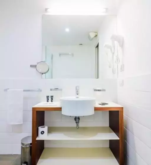 בית מלון כפרי Black