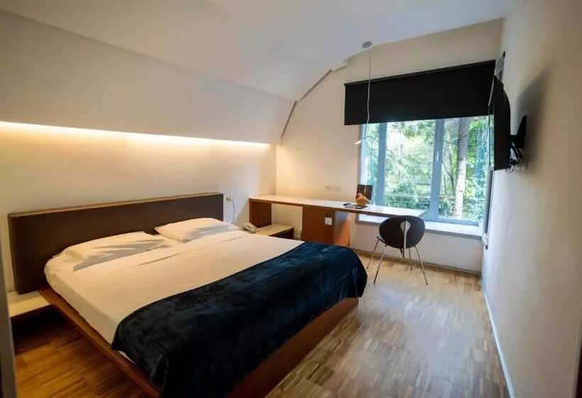 בית מלון כפרי Black