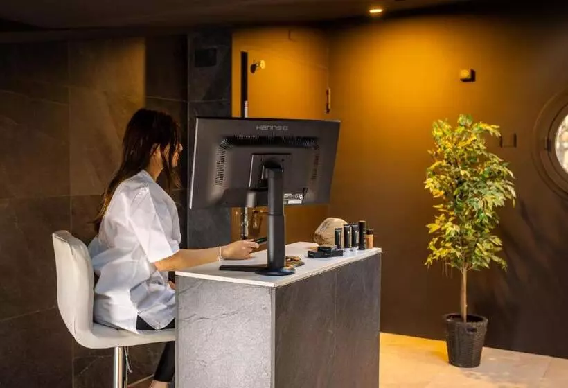 בית מלון כפרי Black