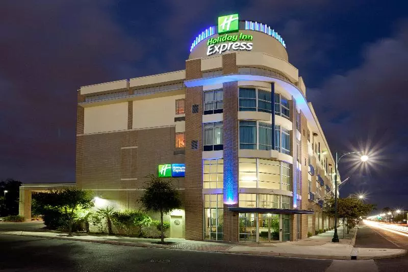 Holiday Inn Express Hotel & Suites San Antonio Rivercenter Area, An Ihg