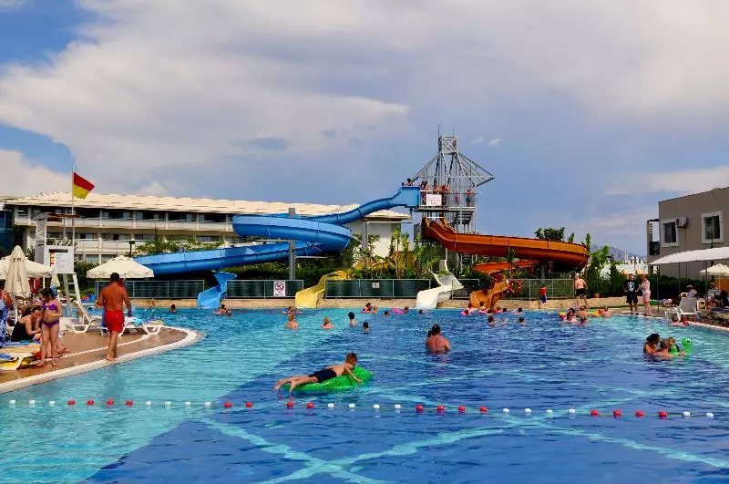 בית מלון כפרי Holiday Village Turkiye