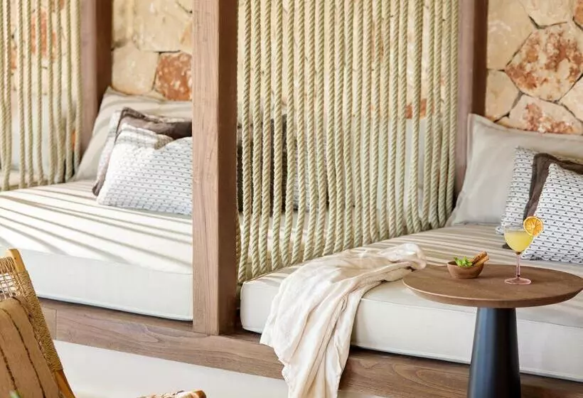 منتجع Ikos Porto Petro