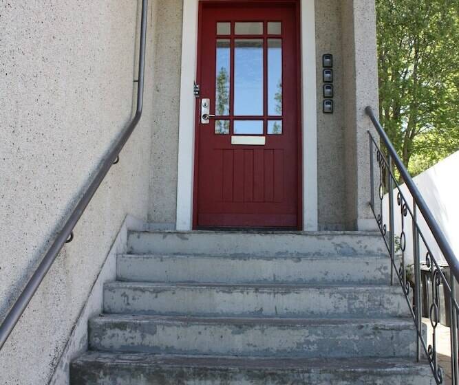 هتل Brekkugata 33 Guesthouse