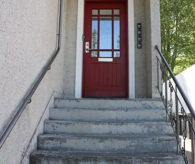هتل Brekkugata 33 Guesthouse