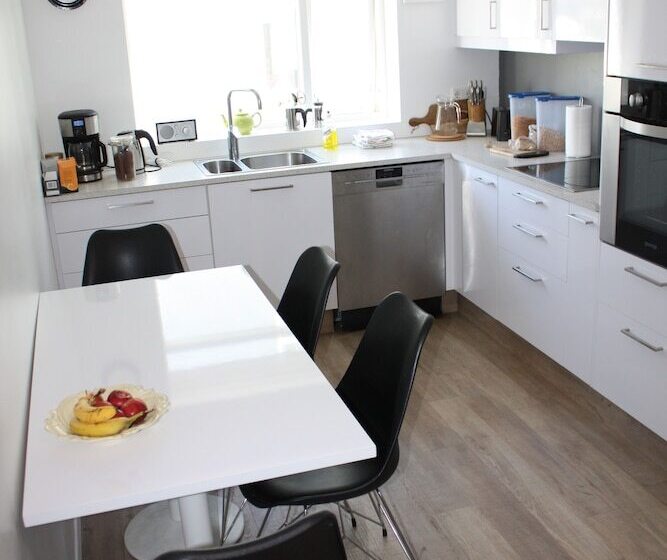 هتل Brekkugata 33 Guesthouse