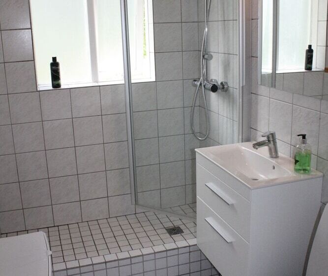 هتل Brekkugata 33 Guesthouse