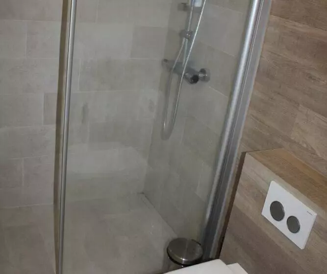 هتل Brekkugata 33 Guesthouse