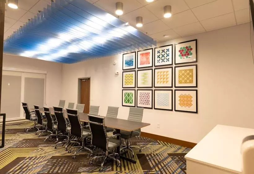 Hotelli Holiday Inn Express & Suites Dayton East   Beavercreek, An Ihg