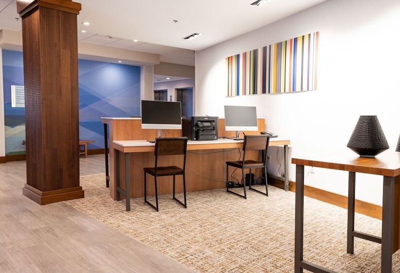 فندق Holiday Inn Express & Suites Dayton East   Beavercreek, An Ihg