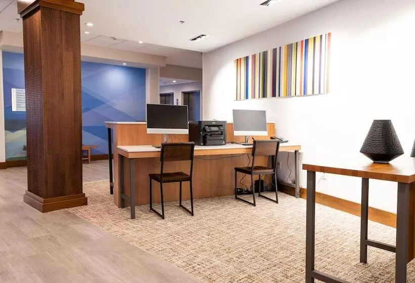 Hotelli Holiday Inn Express & Suites Dayton East   Beavercreek, An Ihg