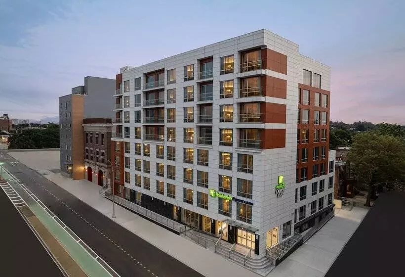 Hotelli Holiday Inn Express & Suites Woodside Laguardia Airport