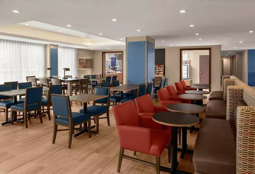 Hotelli Holiday Inn Express & Suites Woodside Laguardia Airport