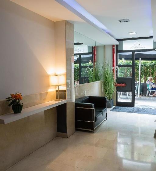 Apartamentos Turisticos Madanis