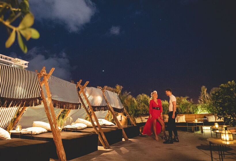 هتل Casa Faena Miami Beach