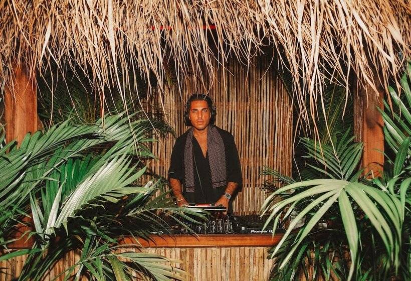 هتل Casa Faena Miami Beach