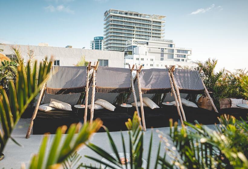 هتل Casa Faena Miami Beach