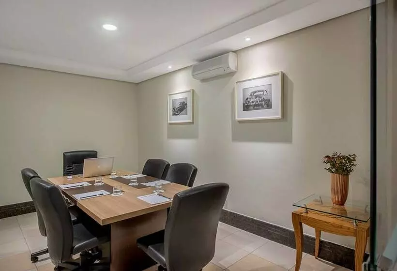 Отель Intercity Cuiaba