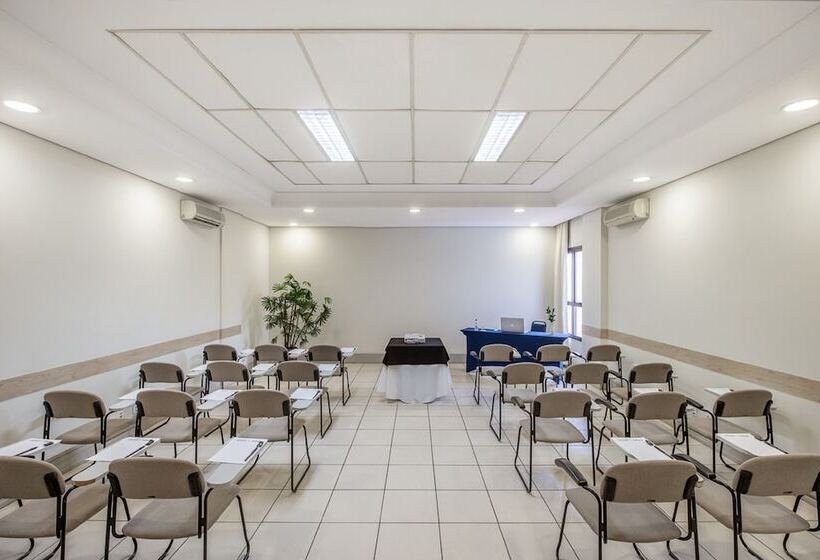 هتل Intercity Cuiaba