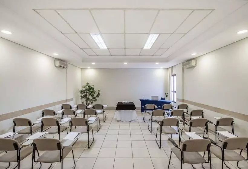 Отель Intercity Cuiaba