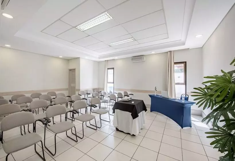 Отель Intercity Cuiaba