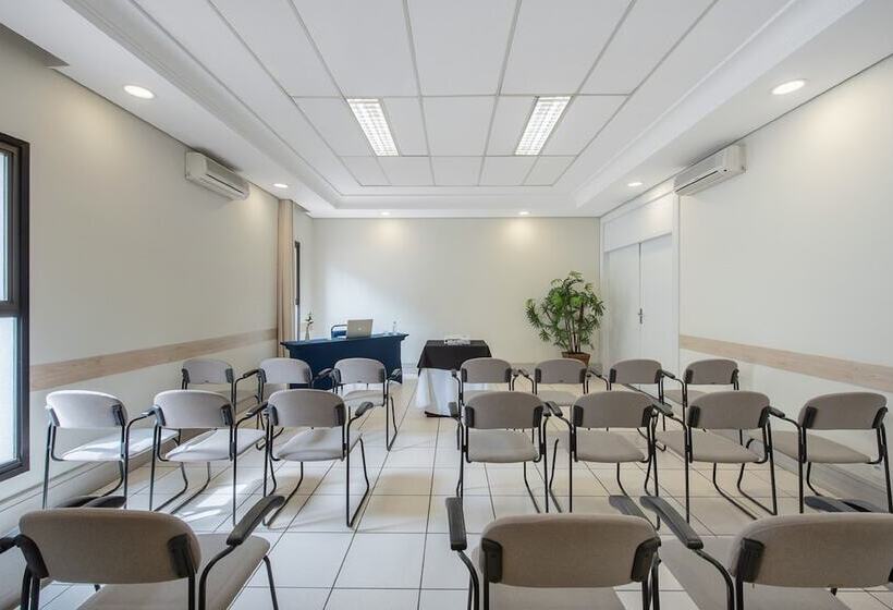 هتل Intercity Cuiaba