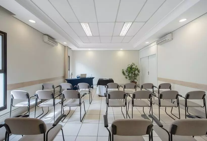 Отель Intercity Cuiaba