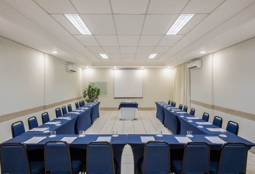 هتل Intercity Cuiaba