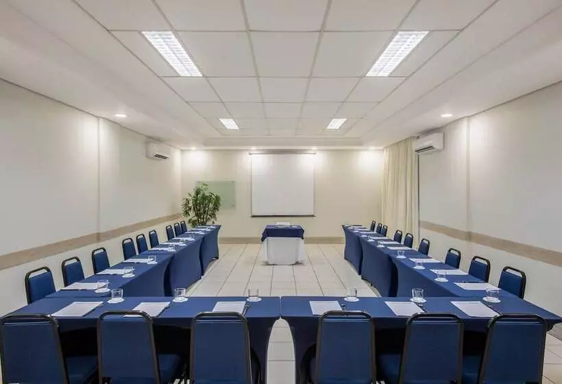 Отель Intercity Cuiaba