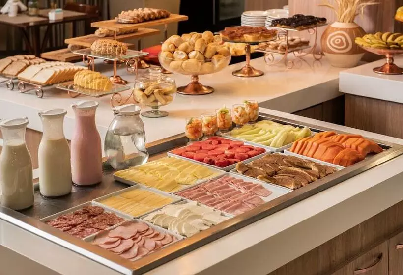 Отель Intercity Cuiaba