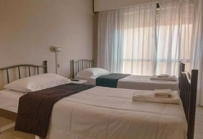 هتل Rayentray Hostal