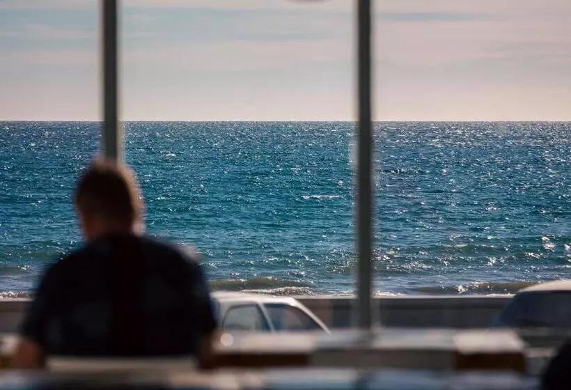 هتل Rayentray Hostal