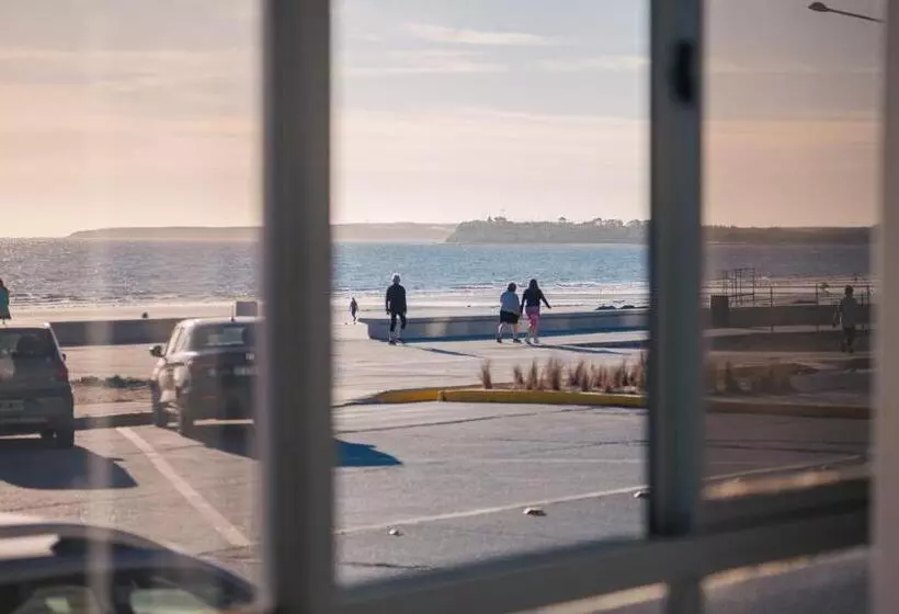 هتل Rayentray Hostal