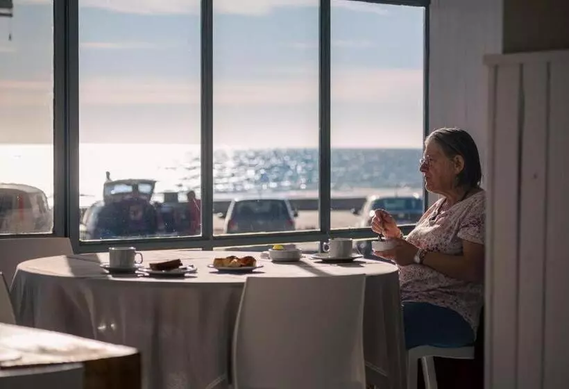 هتل Rayentray Hostal