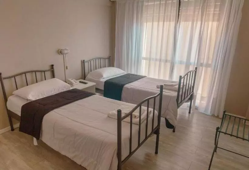 هتل Rayentray Hostal