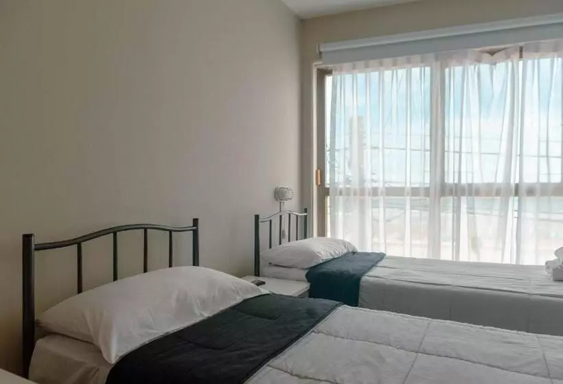 هتل Rayentray Hostal