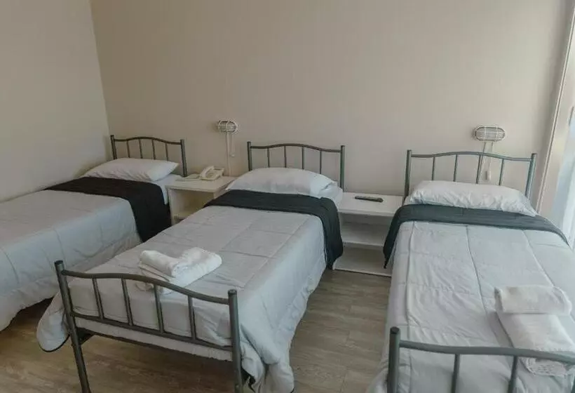 هتل Rayentray Hostal