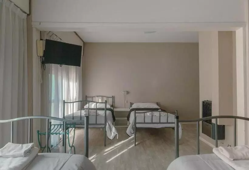 هتل Rayentray Hostal