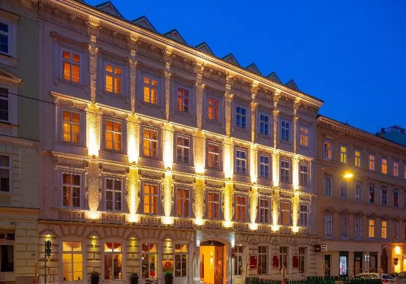 هتل The Levante Rathaus Apartments