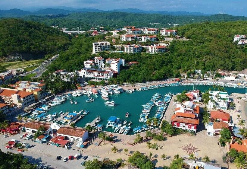 Marina Resort & Beach Club