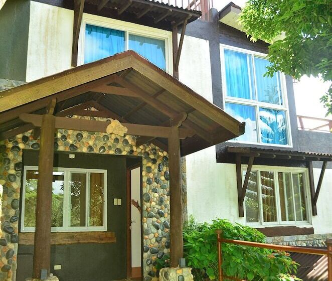 בית מלון כפרי West 35 Eco Mountain Resort