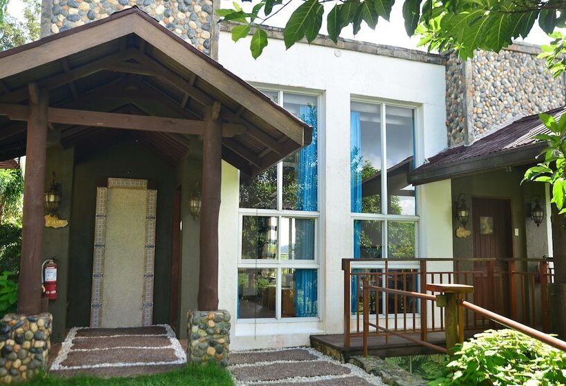 בית מלון כפרי West 35 Eco Mountain Resort