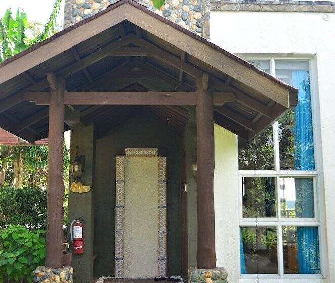 בית מלון כפרי West 35 Eco Mountain Resort