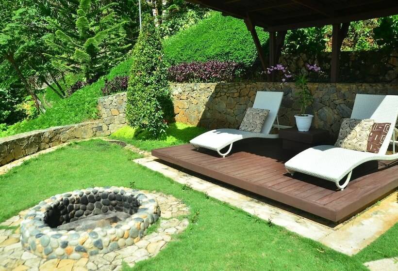 בית מלון כפרי West 35 Eco Mountain Resort