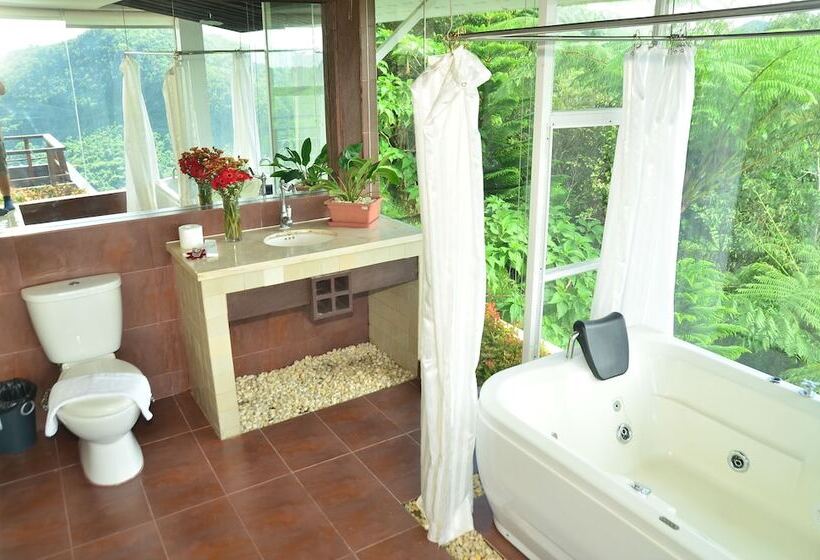 בית מלון כפרי West 35 Eco Mountain Resort