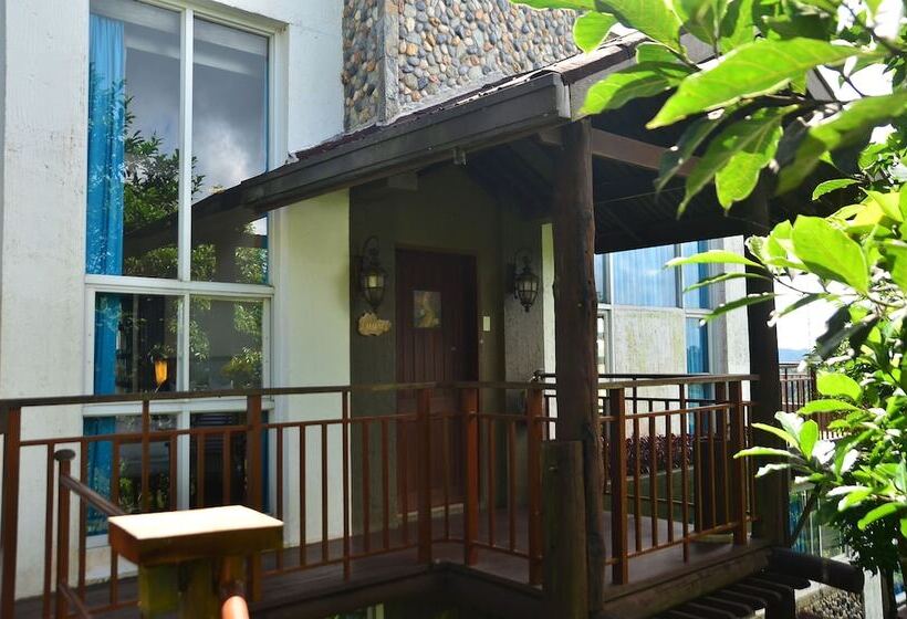 בית מלון כפרי West 35 Eco Mountain Resort