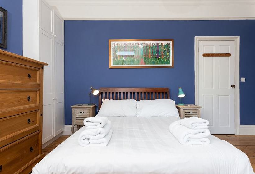 3 Bedroom House With Garden Near Notting Hill