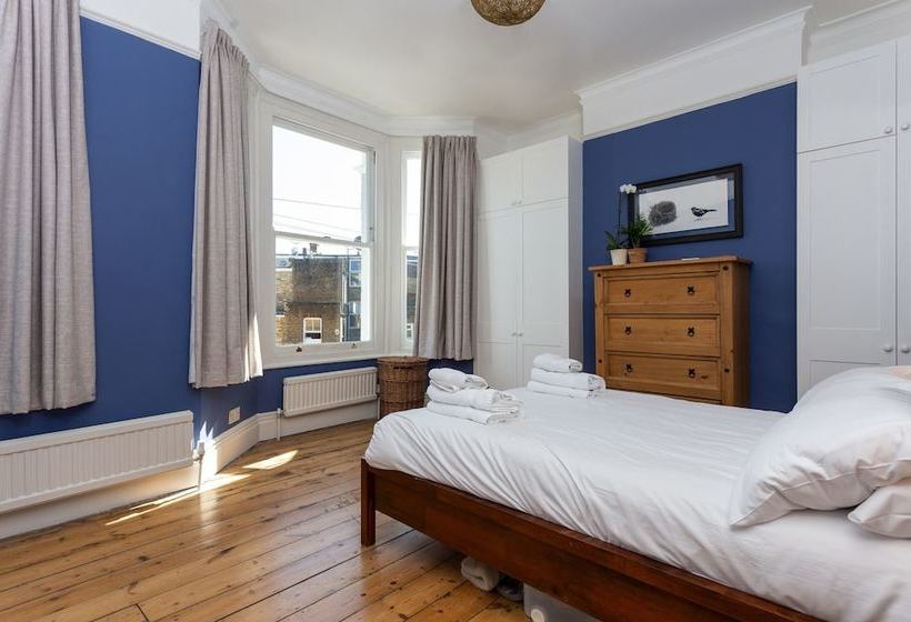 3 Bedroom House With Garden Near Notting Hill