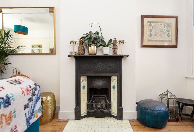 3 Bedroom House With Garden Near Notting Hill